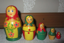 VINTAGE Set of 5 RUSSIAN Nesting DOLLS Babushka HAND PAINTED Colourful