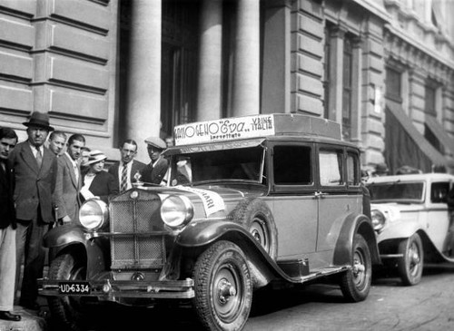 Gas engine car 1933 old - gas,