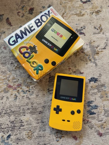 Nintendo game boy yellow - nintendo,