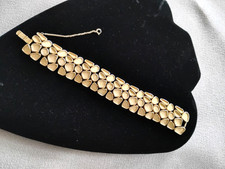 VTG Signed  TRIFARI ENAMEL  GOLD TONE LINK BRACELET-PEBBLE DESIGN-SAFETY CHAIN