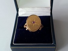 EARLY 2OTH CENTURY 9 CT RUBY OPENING LOCKET RING HALLMARKED, SIZE M, 5.80grm