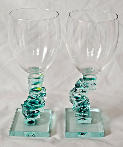 Pair very unusual art - very,