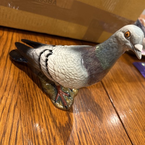 Beswick pigeon figurine - figurine, model