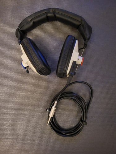Beyer dt100 headphones - beyer,