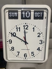 TWEMCO Quartz Flip Clock with Automatic Calendar