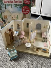 Sylvanian Families General Hospital Playset With Figures & Accessories Boxed 