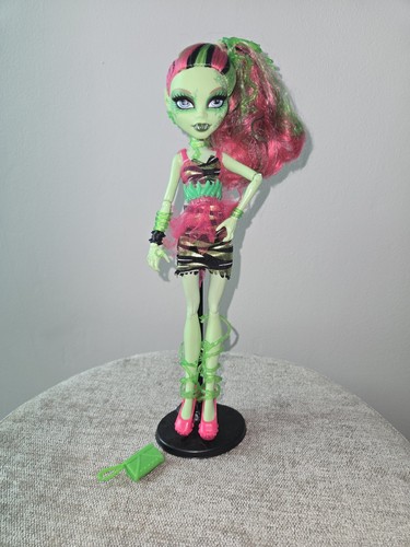 Monsters high zombie shake