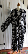 SIZE 22 BLACK & WHITE FLORAL