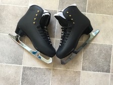 Belati Iris Black Ice Skates