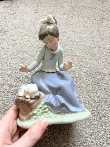 Nao lladro girl seated on - lladro,