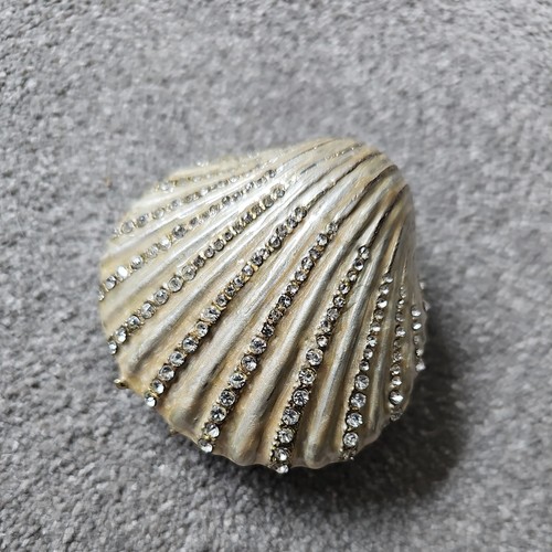 Vintage style clam shell - vintage,
