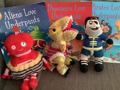 Aliens dinosaurs pirates love - aliens/dinosaurs/pirates,