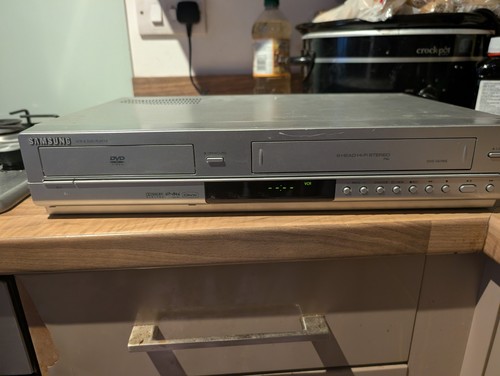 Samsung dvd v6700s combo - samsung,