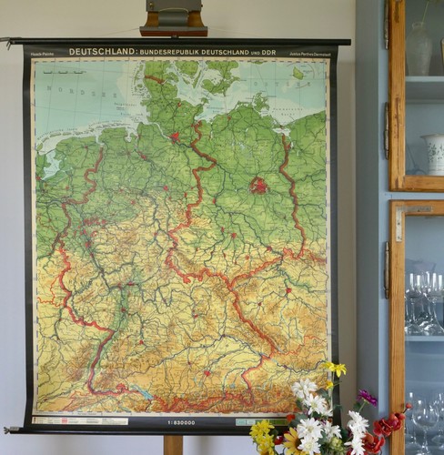 Vintage school wall map - |,