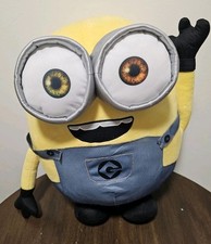 Despicable Me Standing Waving