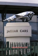 PHOTO  JAGUAR  STATUE GATE 1.  2008