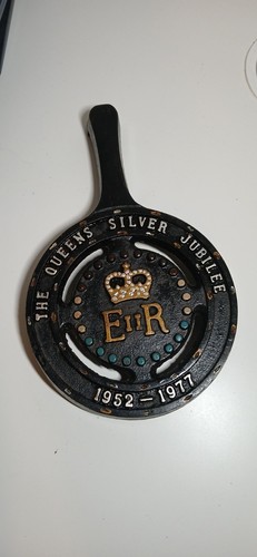 Cast iron queen - cast, queen’s
