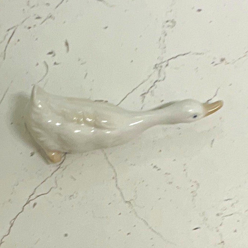 Unmarked porcelain swan - unmarked,