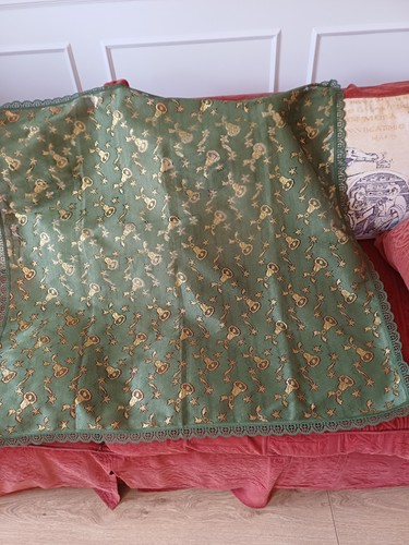 Pretty small olive green - pretty,