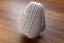 VINTAGE WG WHITE BAKELITE 3 ROUND PIN PLUG