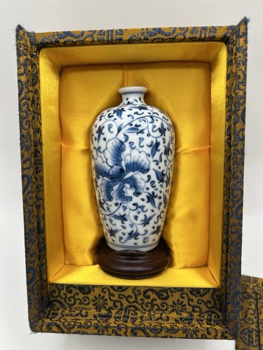 Blue white porcelain - &,