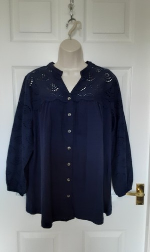 Blouse blue broderie anglaise