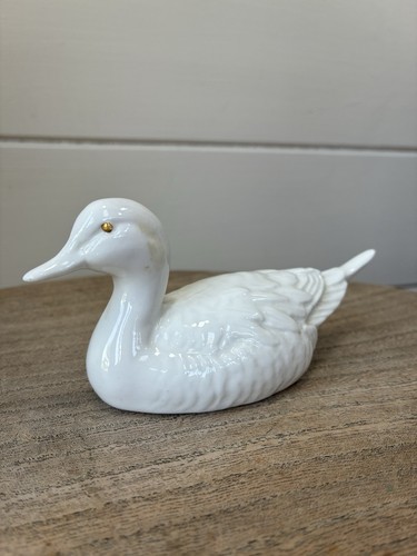 Pretty 80s white - white, figure