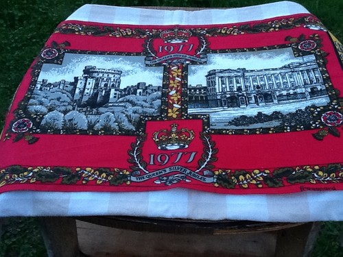 Silver jubilee tea towel 1977 - silver,