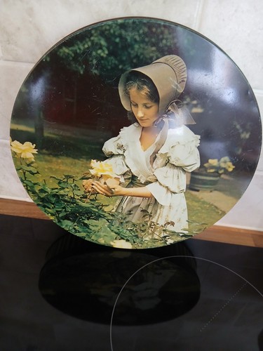 Vintage round storage - round, tin