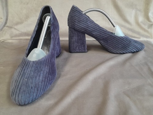 Navy blue jumbo cord court