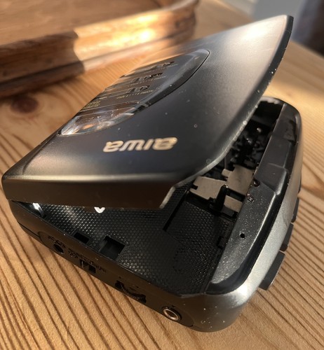 Aiwa portable super - super, bass