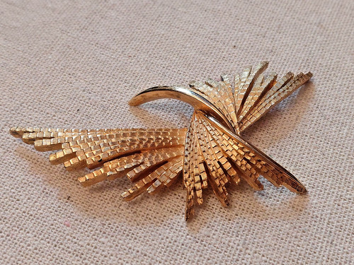 Trifari signed large gold - , tone