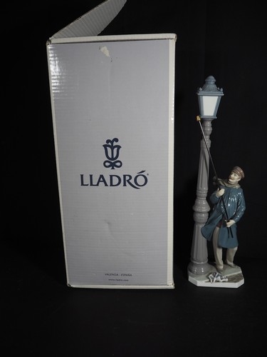 Lladro lamp lighter figurine - lladro,