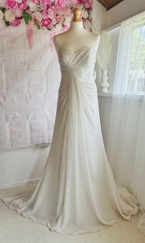 Ivory strapless wedding gown - wedding,