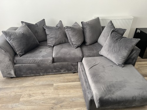 Large and spacious grey