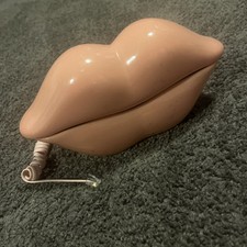 Retro peach colour lips phone - peach,