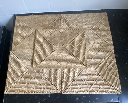 Square wicker placemats - x,