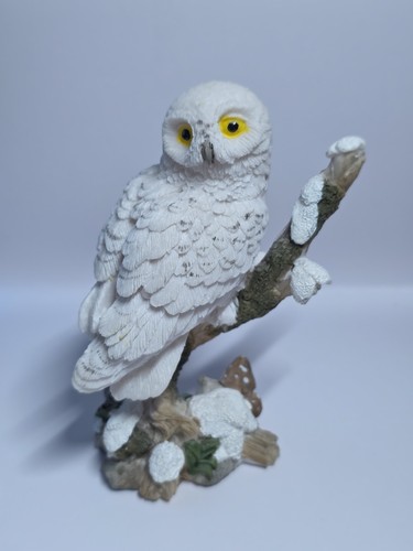 Detailed snowy owl figurine - detailed,