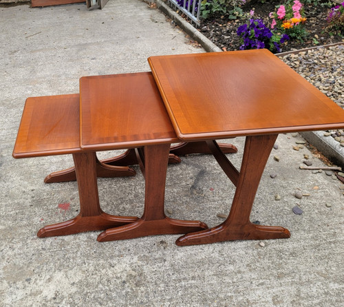 Nest tables parker knoll - nest,