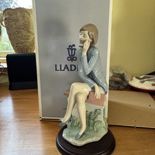 Lladro Porcelain Figure 'Always On The Go' #6749 Woman On The Phone With Book S5