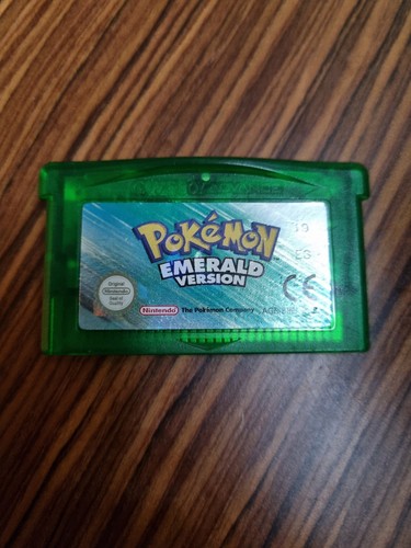 Pokemon emerald gba genuine - emerald,