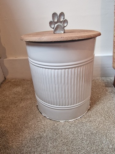 White ribbed metal pet treat - metal,