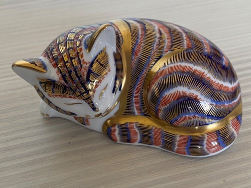 Royal crown derby sleeping - crown,