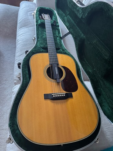 Martin hd28 acoustic guitar - martin,