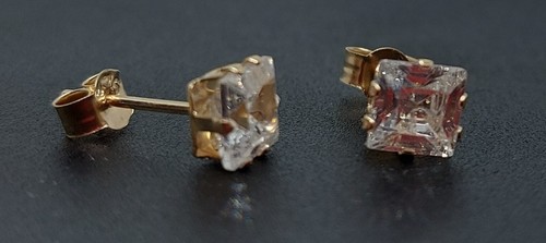 9ct solid gold stud earrings - 9ct,
