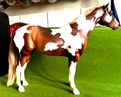 Breyer chestnut pinto - chestnut,