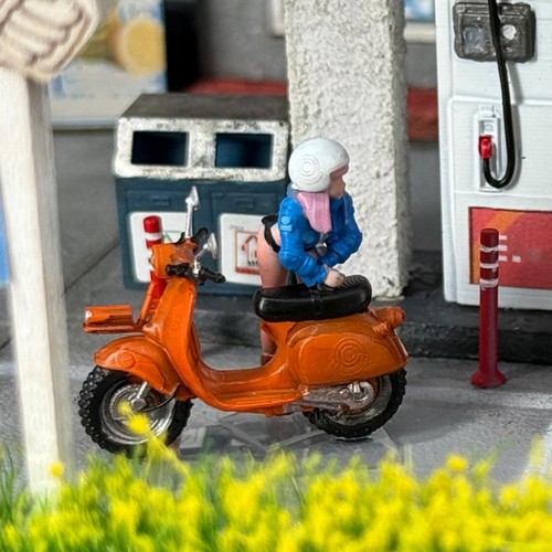Miniature scooter model - 1/64,