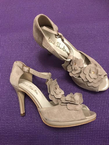 Gorgeous fine taupe - fine, suede