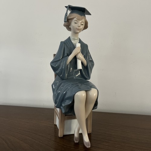 Lladro 5199 girl graduate - 5199,