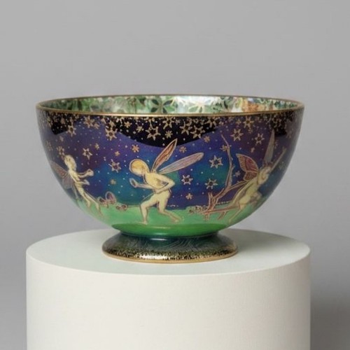 Fairyland lustre daisy - by,
